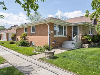 1202 Homestead Road, La Grange Park, IL 60526