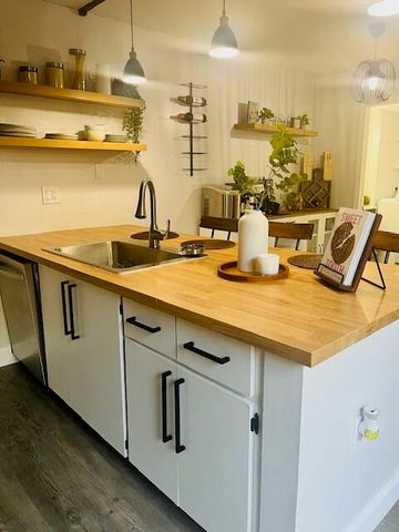 5902 59th Way, West Palm Beach, FL 33409