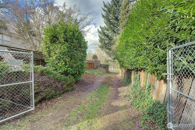 9714 20th Avenue NE, Seattle, WA 98115