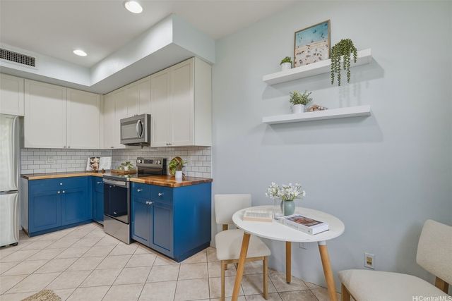 520 Lunalilo Home Road V3403, Honolulu, HI 96825