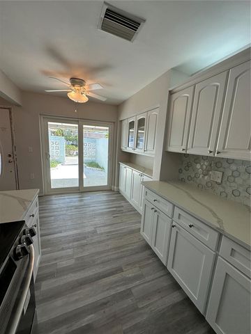 143 N BOCA CIEGA POINT, St Petersburg, FL 33708