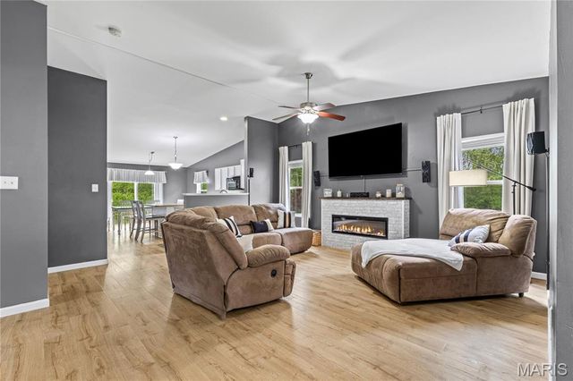 2664 Shorewood Drive, Florissant, MO 63031