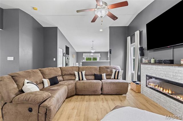 2664 Shorewood Drive, Florissant, MO 63031