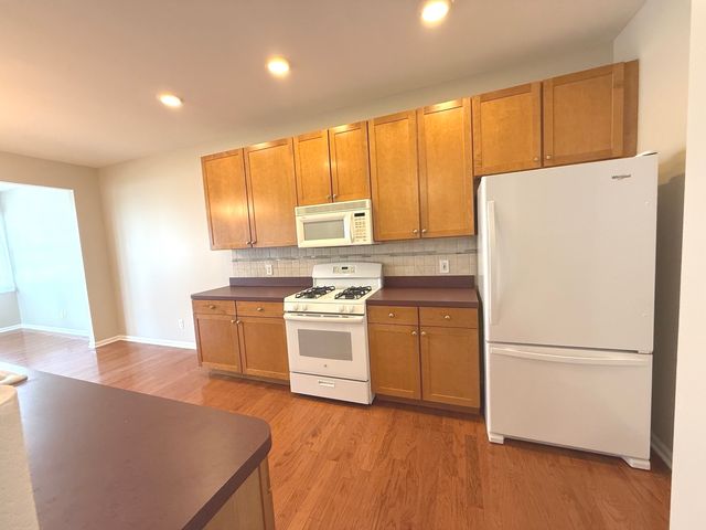 1607 Cadillac Circle, Romeoville, IL 60446