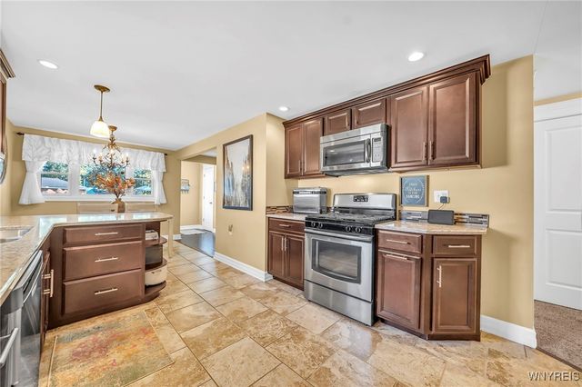 55 Oxford Avenue, Lancaster, NY 14086