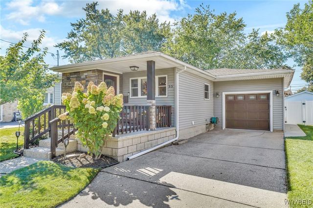 55 Oxford Avenue, Lancaster, NY 14086