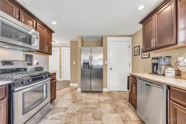 55 Oxford Avenue, Lancaster, NY 14086