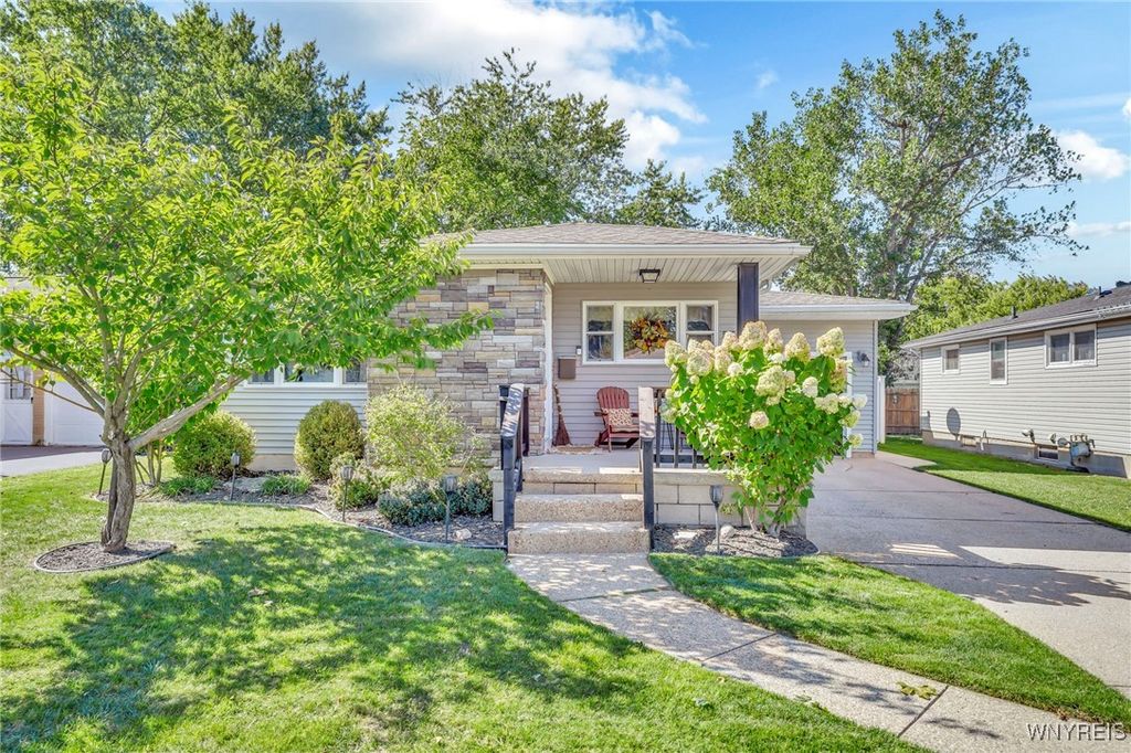 55 Oxford Avenue, Lancaster, NY 14086