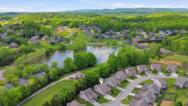 8309 Shoregate Ln, Knoxville, TN 37938