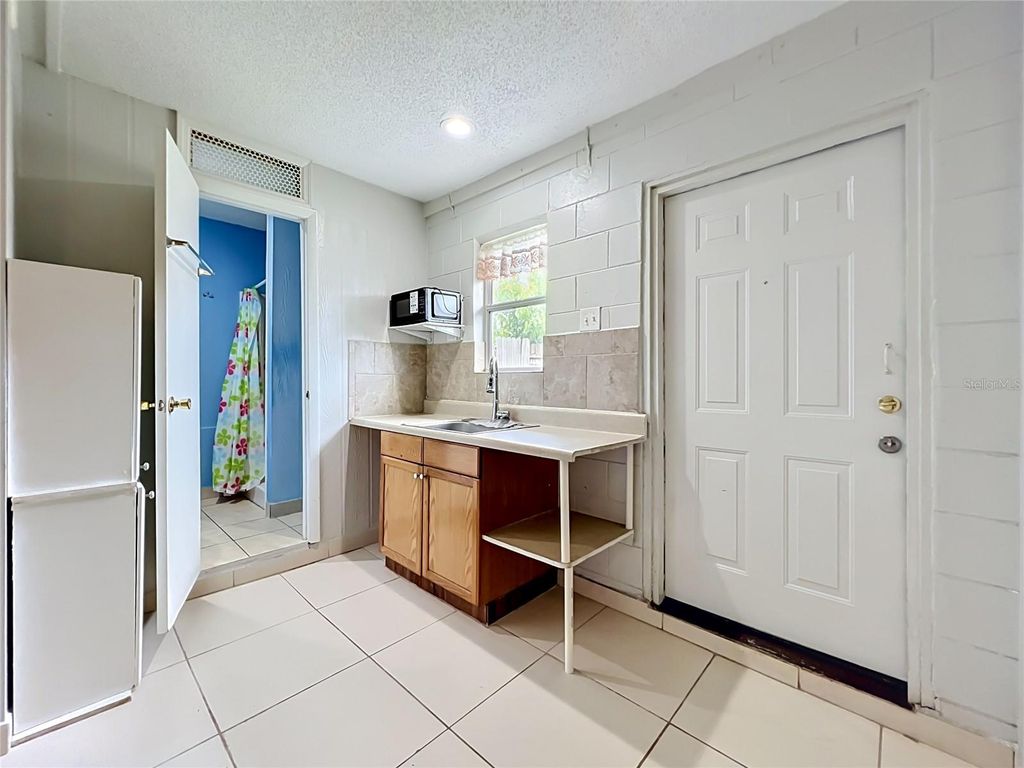 Image 17 of property listing at 7701 COOT STREET, Orlando, FL 32822