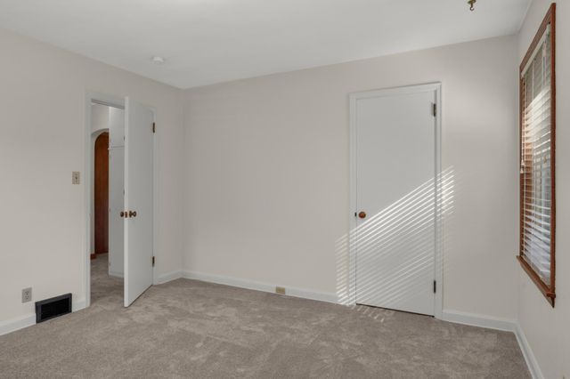 1208 Hoyt Avenue E, Saint Paul, MN 55106
