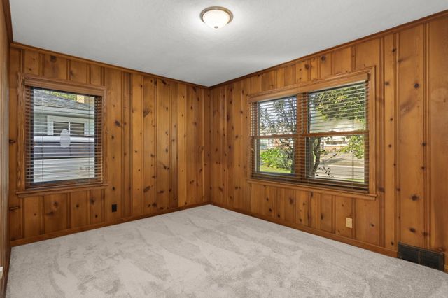 1208 Hoyt Avenue E, Saint Paul, MN 55106