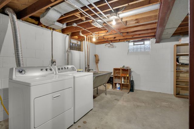 1208 Hoyt Avenue E, Saint Paul, MN 55106
