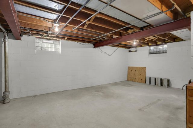 1208 Hoyt Avenue E, Saint Paul, MN 55106
