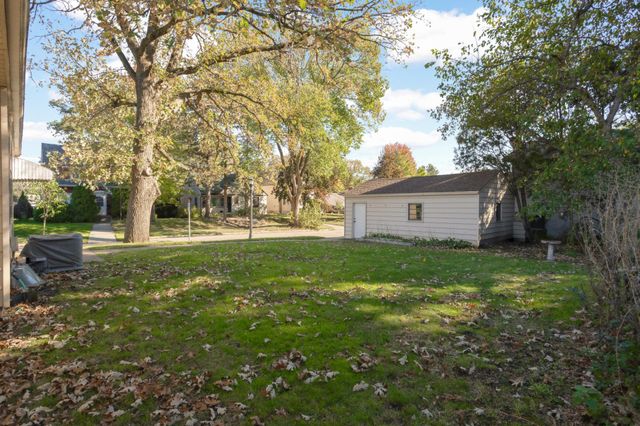 1208 Hoyt Avenue E, Saint Paul, MN 55106