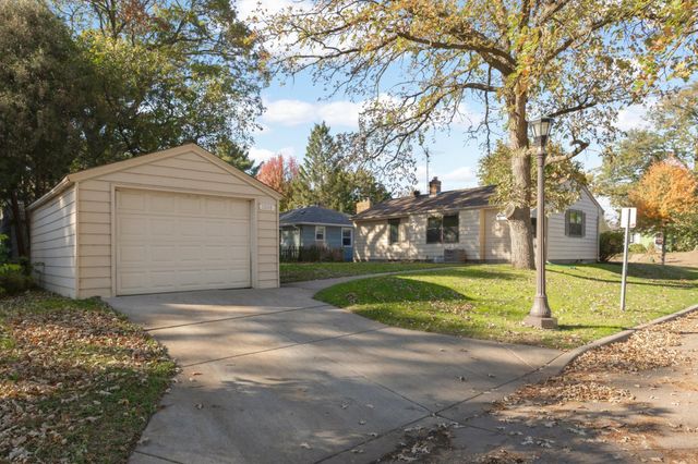 1208 Hoyt Avenue E, Saint Paul, MN 55106