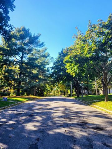 1208 Hoyt Avenue E, Saint Paul, MN 55106