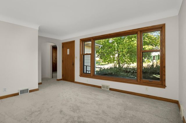 1208 Hoyt Avenue E, Saint Paul, MN 55106