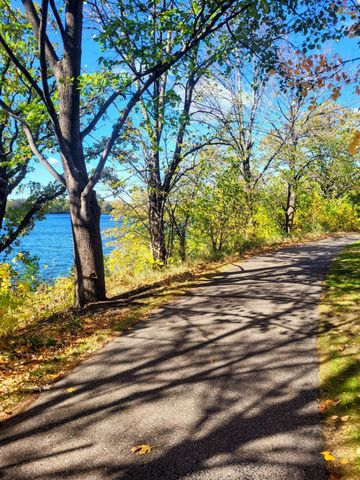 1208 Hoyt Avenue E, Saint Paul, MN 55106