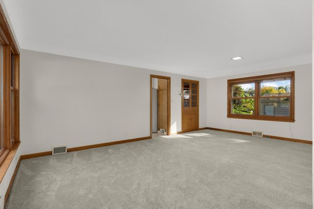 1208 Hoyt Avenue E, Saint Paul, MN 55106