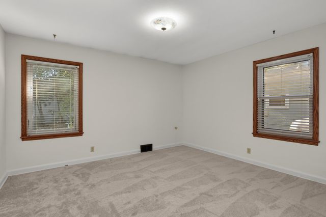 1208 Hoyt Avenue E, Saint Paul, MN 55106