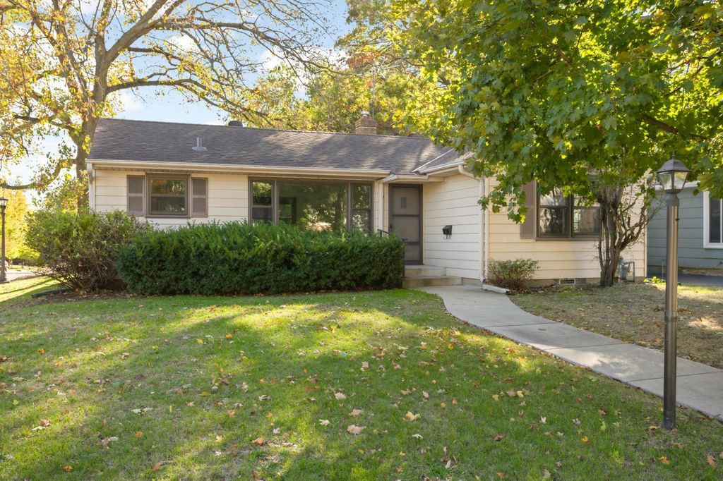 1208 Hoyt Avenue E, Saint Paul, MN 55106