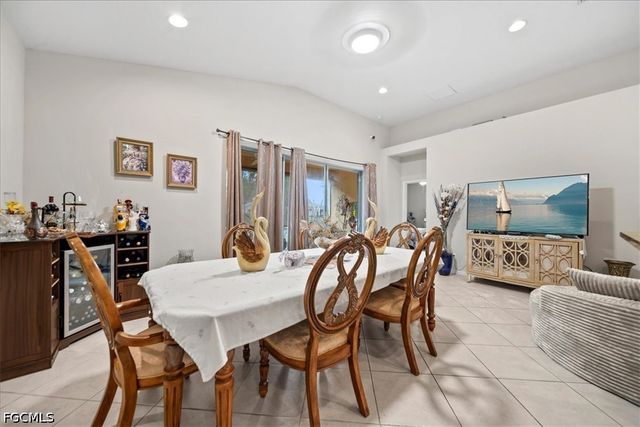 2714 Brightside CT, Cape Coral, FL 33991