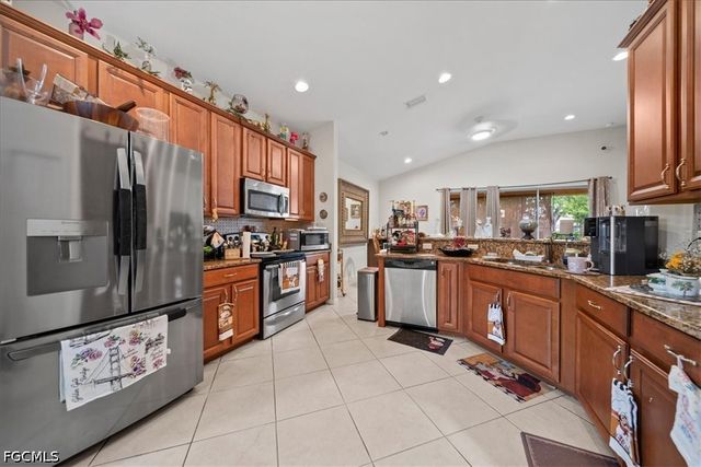 2714 Brightside CT, Cape Coral, FL 33991