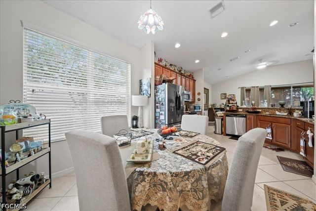 2714 Brightside CT, Cape Coral, FL 33991