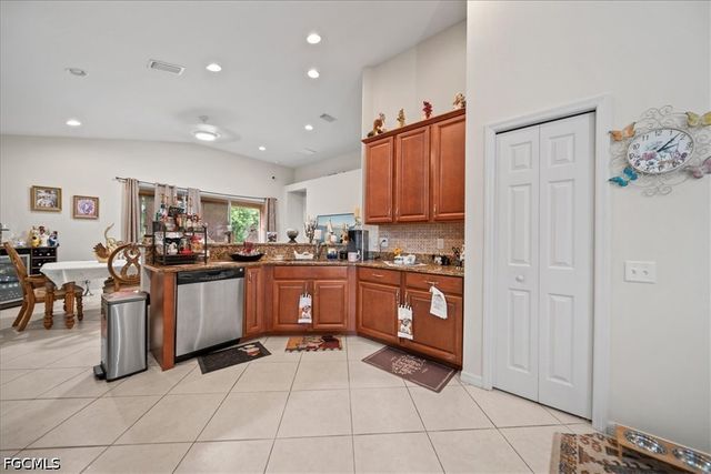 2714 Brightside CT, Cape Coral, FL 33991