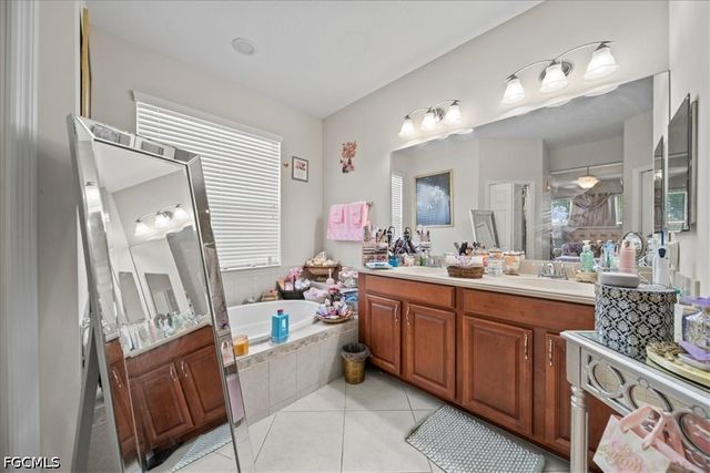 2714 Brightside CT, Cape Coral, FL 33991