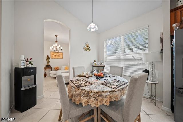 2714 Brightside CT, Cape Coral, FL 33991