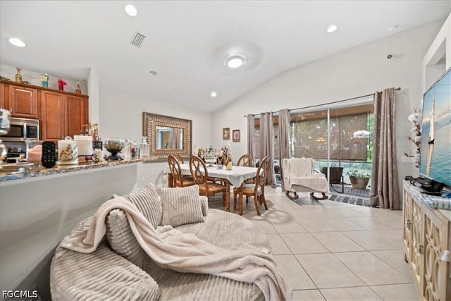 2714 Brightside CT, Cape Coral, FL 33991