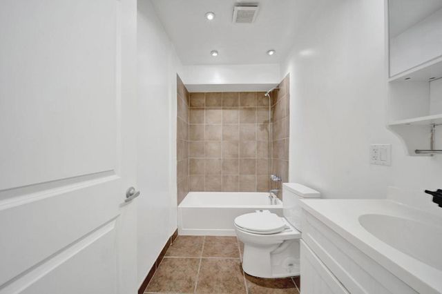 7307 Haskell Avenue 4, Van Nuys, CA 91406