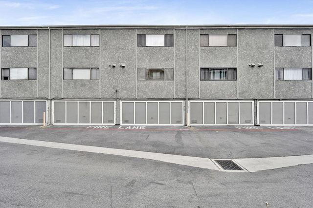 7307 Haskell Avenue 4, Van Nuys, CA 91406
