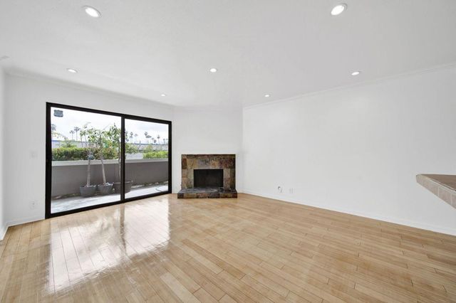 7307 Haskell Avenue 4, Van Nuys, CA 91406