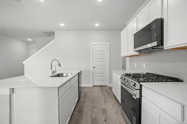 5618 Franklin Hills, Von Ormy, TX 78073