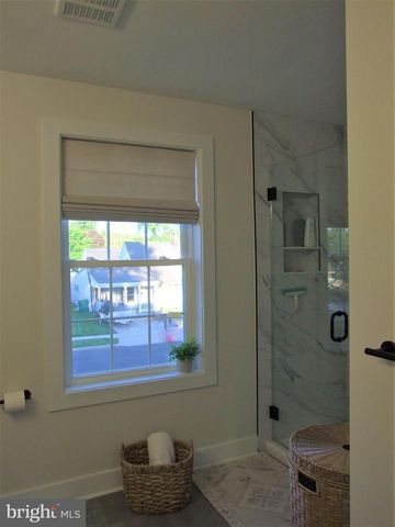 37 NARCISSUS LN, Levittown, PA 19054