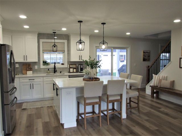 37 NARCISSUS LN, Levittown, PA 19054