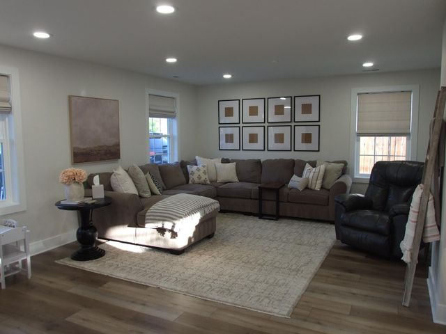 37 NARCISSUS LN, Levittown, PA 19054