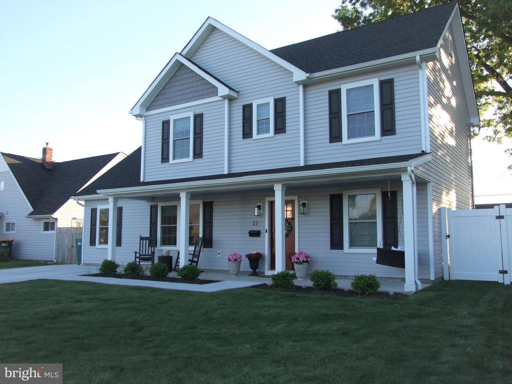 37 NARCISSUS LN, Levittown, PA 19054
