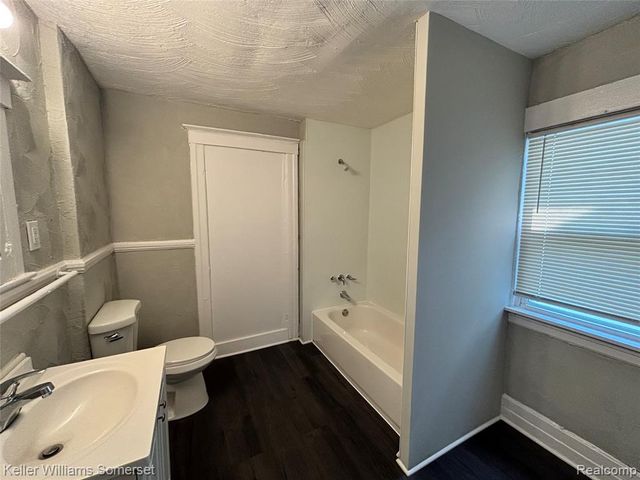 242 Ferris Street, Highland Park, MI 48203