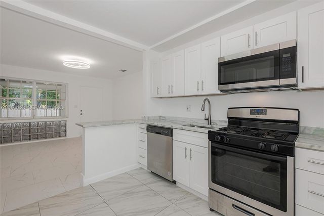 1914 Dewey St B, Hollywood, FL 33020