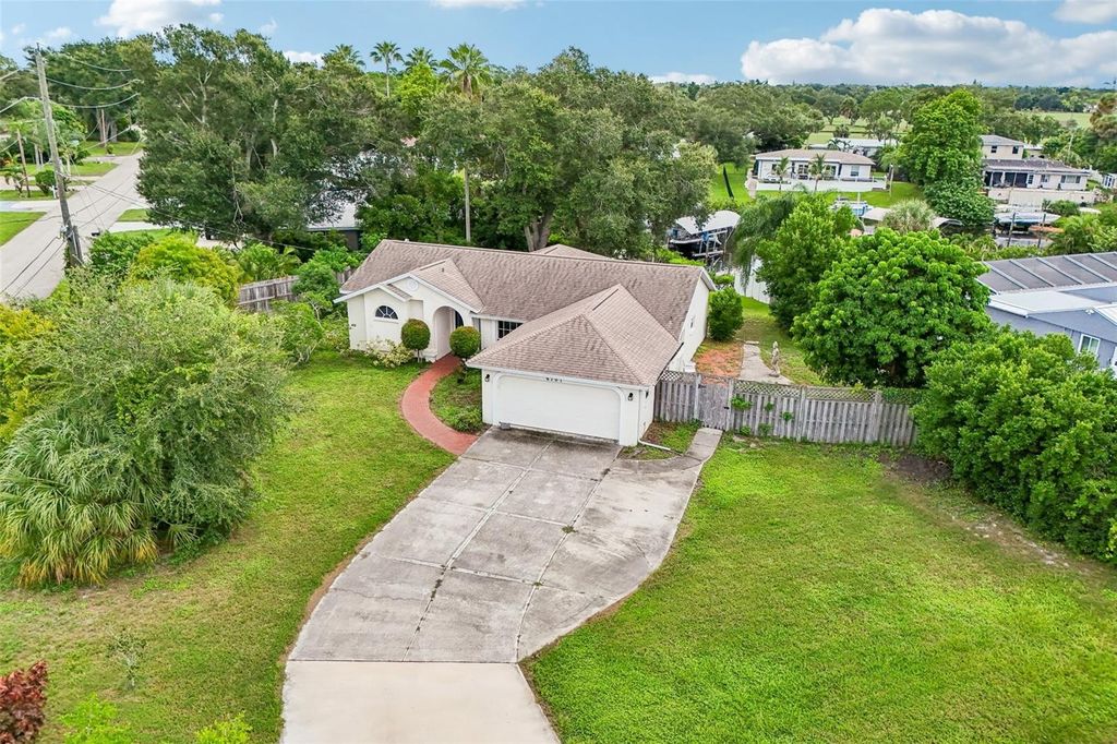 Image 36 of property listing at 6701 3RD STREET W, Bradenton, FL 34207