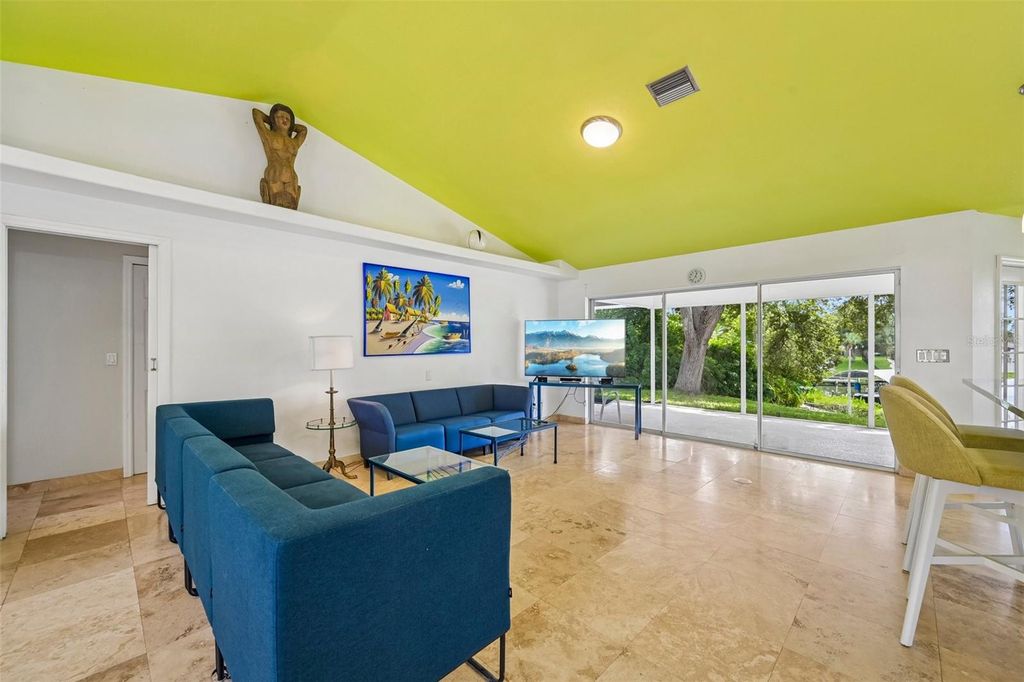 Image 7 of property listing at 6701 3RD STREET W, Bradenton, FL 34207