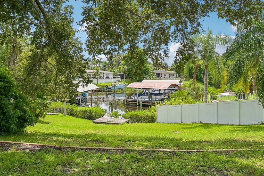 Image 8 of property listing at 6701 3RD STREET W, Bradenton, FL 34207