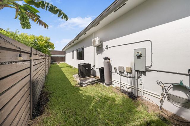 15274 SW 176th Lane, Miami, FL 33187