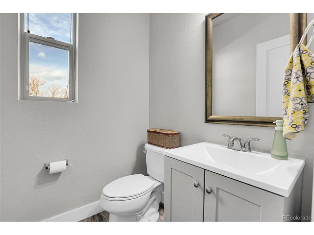 7040 W Alaska Dr, Lakewood, CO 80226