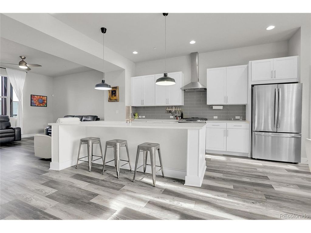 7040 W Alaska Dr, Lakewood, CO 80226