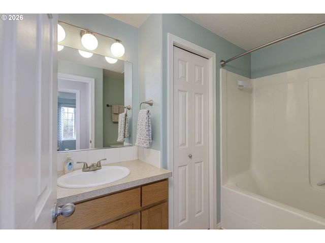 2149 Ne GRANDHAVEN St, Mc Minnville, OR 97128